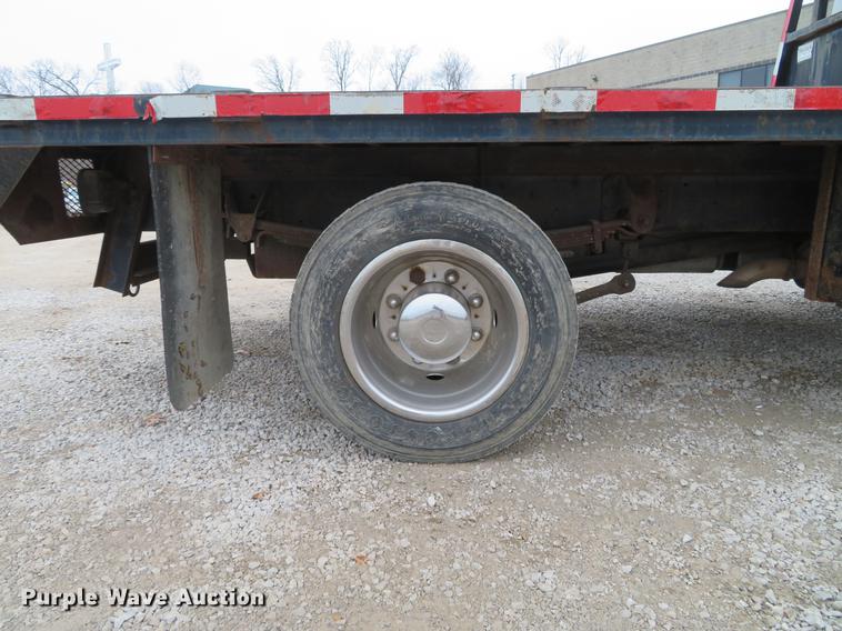 image for item DG3838 2005 GMC C5500 flatbed truck