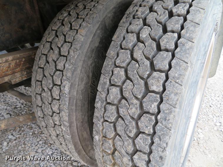 image for item DG3838 2005 GMC C5500 flatbed truck