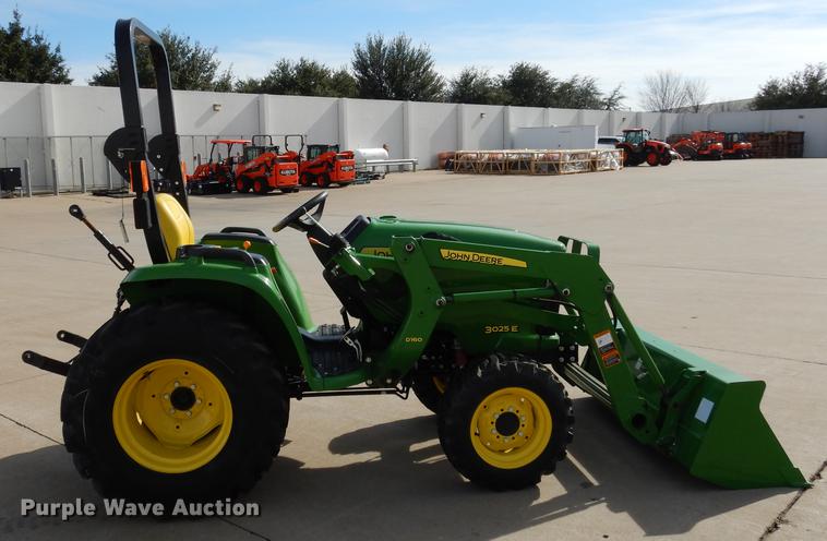 image for item DK9832 2017 John Deere 3025E MFWD tractor