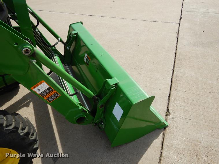 image for item DK9832 2017 John Deere 3025E MFWD tractor