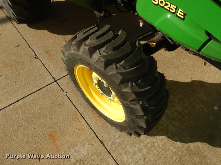 image for item DK9832 2017 John Deere 3025E MFWD tractor