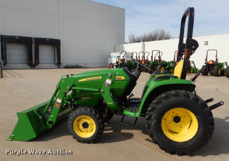 image for item DK9833 2017 John Deere 3025E MFWD tractor