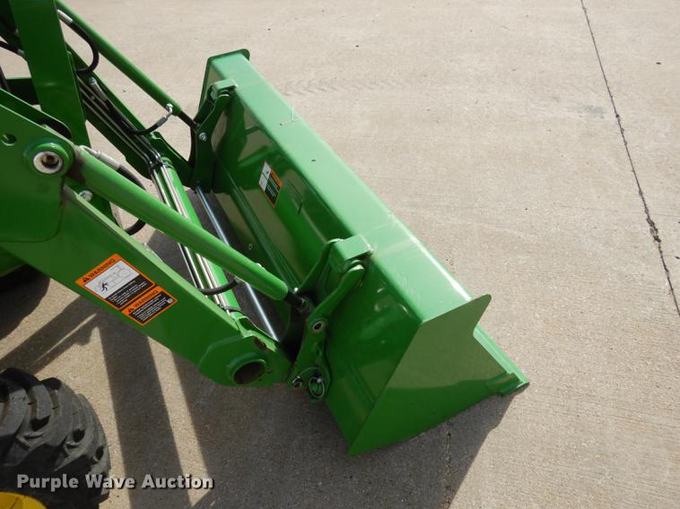 image for item DK9833 2017 John Deere 3025E MFWD tractor