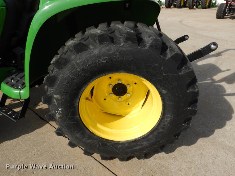 image for item DK9833 2017 John Deere 3025E MFWD tractor