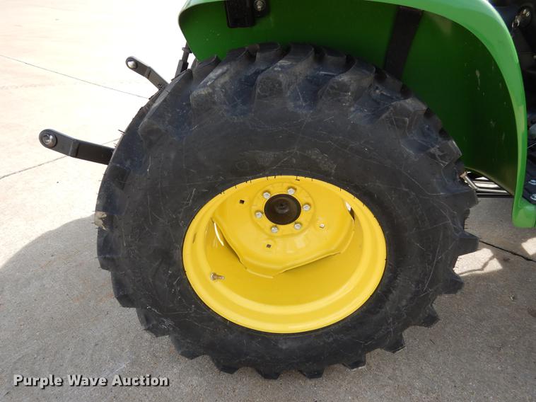 image for item DK9833 2017 John Deere 3025E MFWD tractor