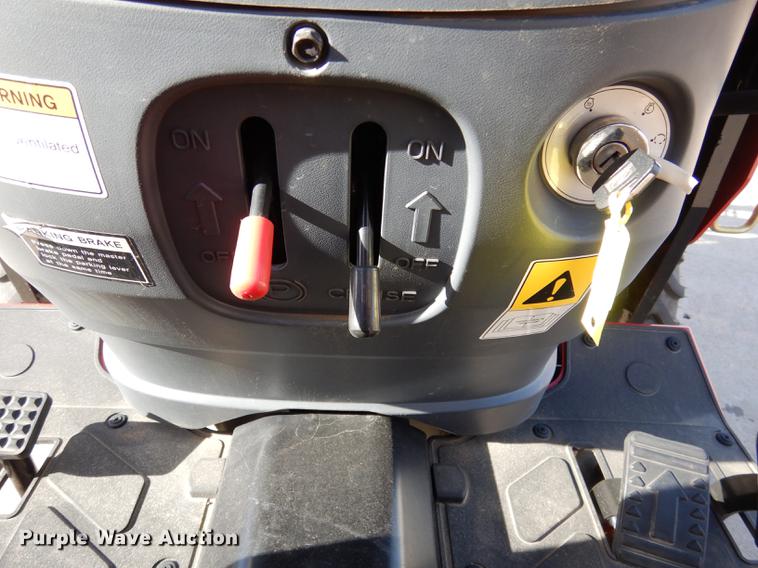 image for item DK9840 2017 Mahindra eMax 22S MFWD tractor