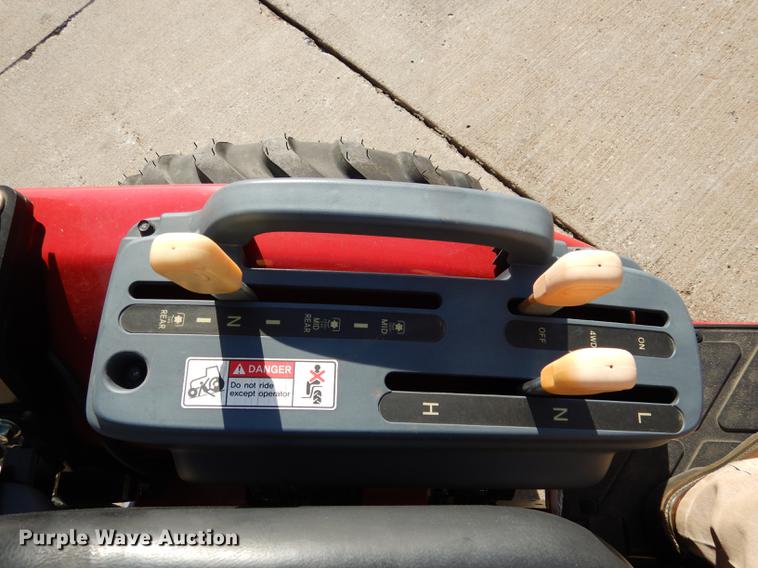 image for item DK9840 2017 Mahindra eMax 22S MFWD tractor