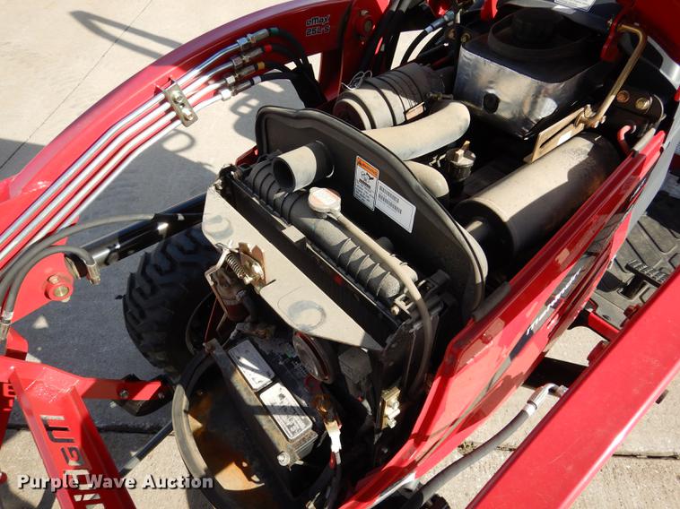 image for item DK9840 2017 Mahindra eMax 22S MFWD tractor