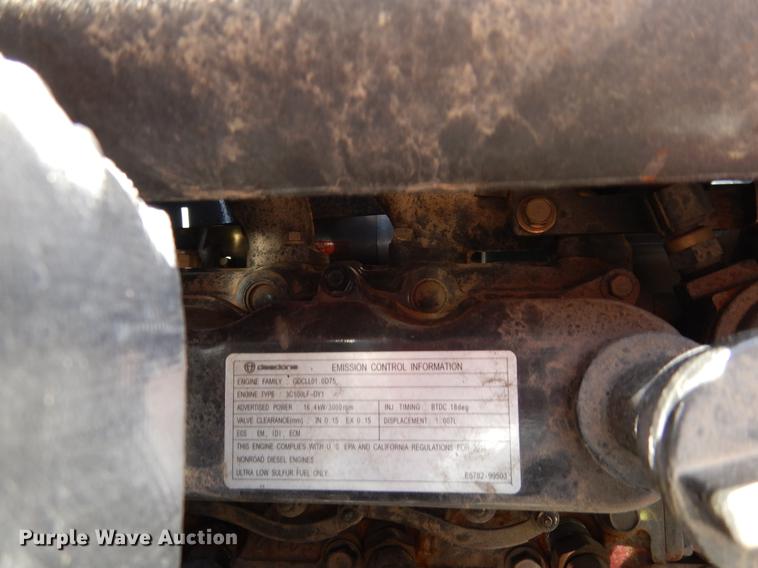 image for item DK9840 2017 Mahindra eMax 22S MFWD tractor