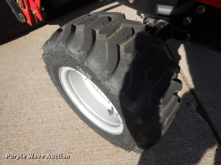 image for item DK9840 2017 Mahindra eMax 22S MFWD tractor