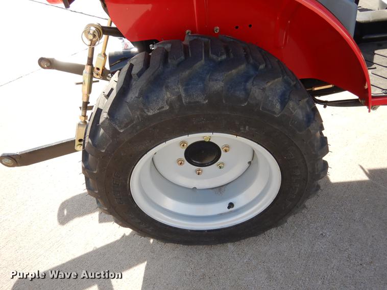 image for item DK9840 2017 Mahindra eMax 22S MFWD tractor