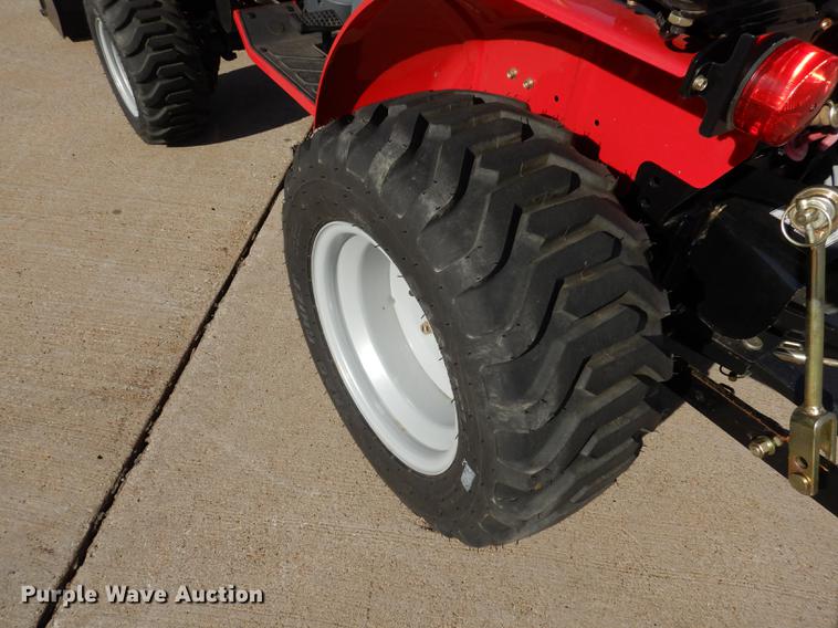 image for item DK9840 2017 Mahindra eMax 22S MFWD tractor