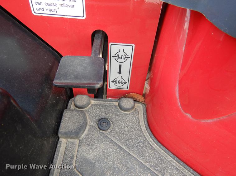 image for item DK9840 2017 Mahindra eMax 22S MFWD tractor