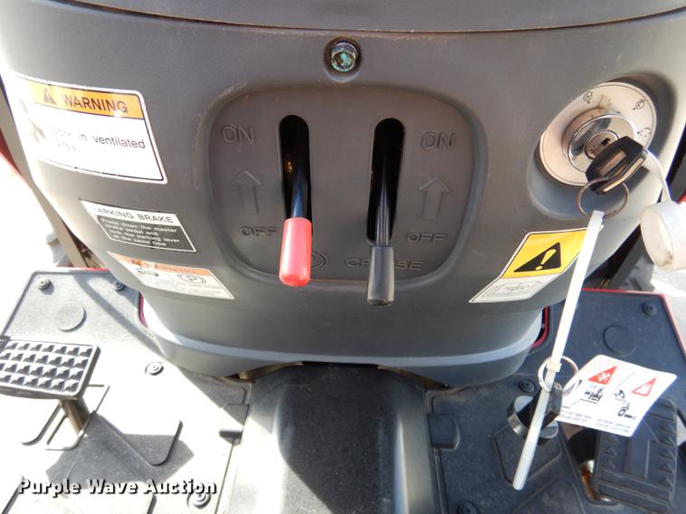 image for item DK9841 2017 Mahindra eMax 22S MFWD tractor