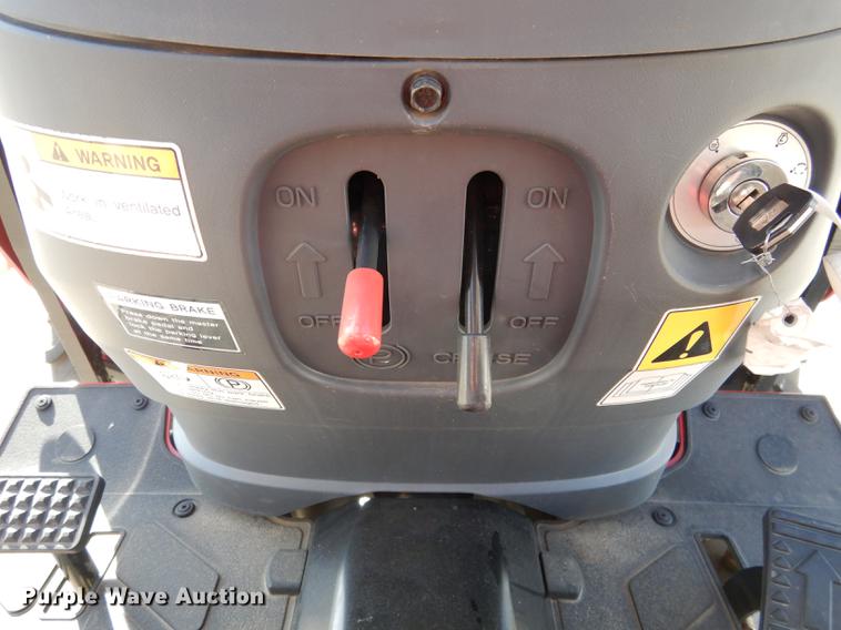 image for item DK9842 2017 Mahindra eMax 22S MFWD tractor