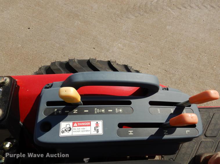 image for item DK9842 2017 Mahindra eMax 22S MFWD tractor