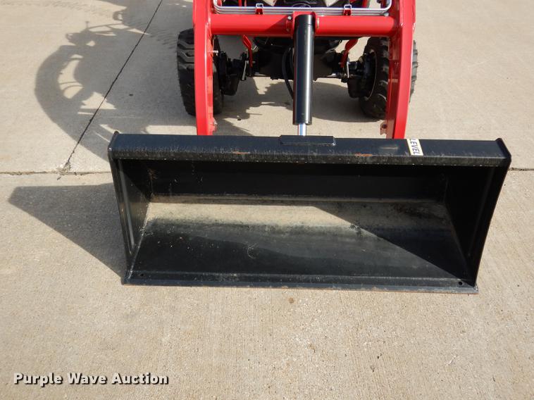 image for item DK9843 2016 Mahindra eMax 22S MFWD tractor