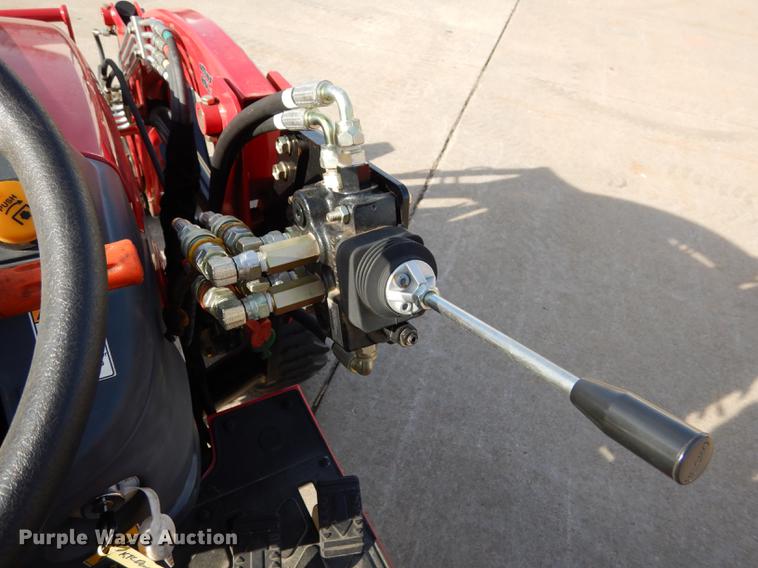 image for item DK9844 2017 Mahindra eMax 22S MFWD tractor