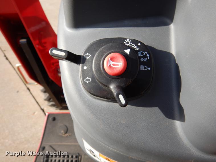 image for item DK9844 2017 Mahindra eMax 22S MFWD tractor