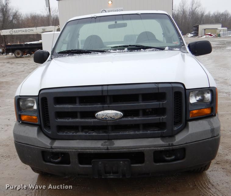 image for item DY9783 2005 Ford F250 Super Duty XL pickup truck