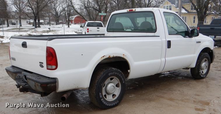 image for item DY9783 2005 Ford F250 Super Duty XL pickup truck
