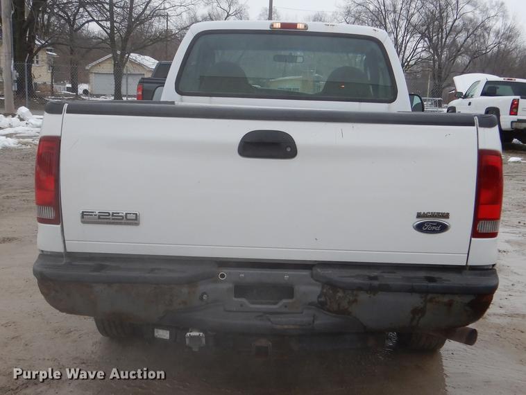 image for item DY9783 2005 Ford F250 Super Duty XL pickup truck