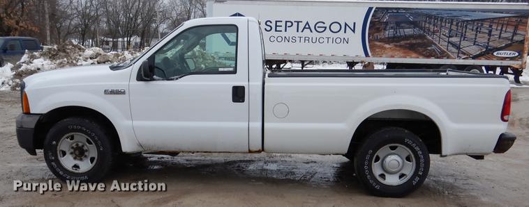 image for item DY9783 2005 Ford F250 Super Duty XL pickup truck