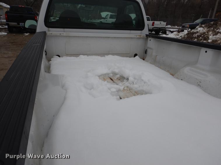 image for item DY9783 2005 Ford F250 Super Duty XL pickup truck