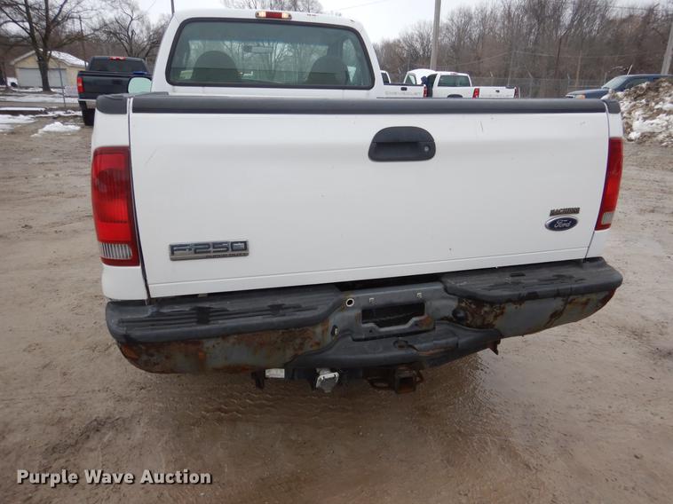image for item DY9783 2005 Ford F250 Super Duty XL pickup truck