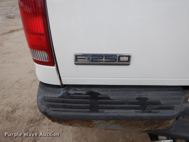 image for item DY9783 2005 Ford F250 Super Duty XL pickup truck