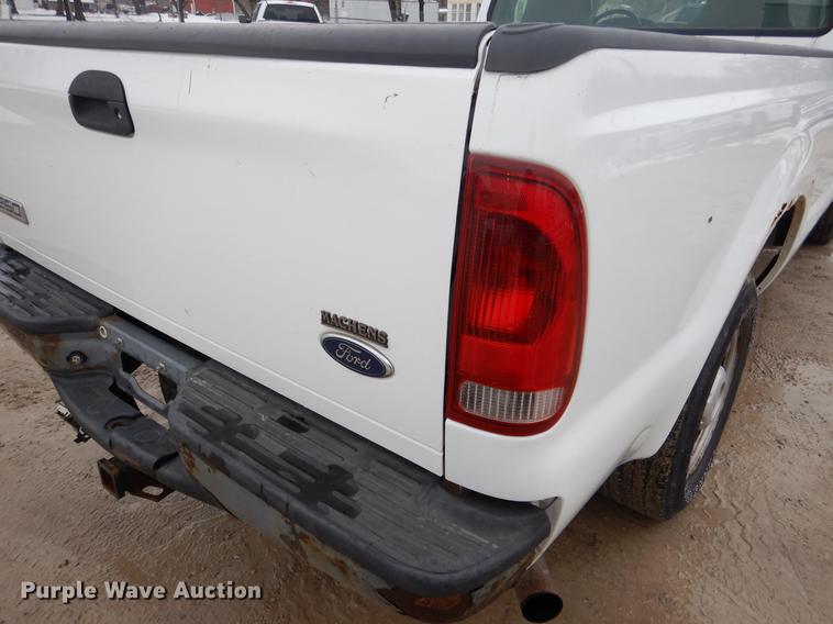 image for item DY9783 2005 Ford F250 Super Duty XL pickup truck