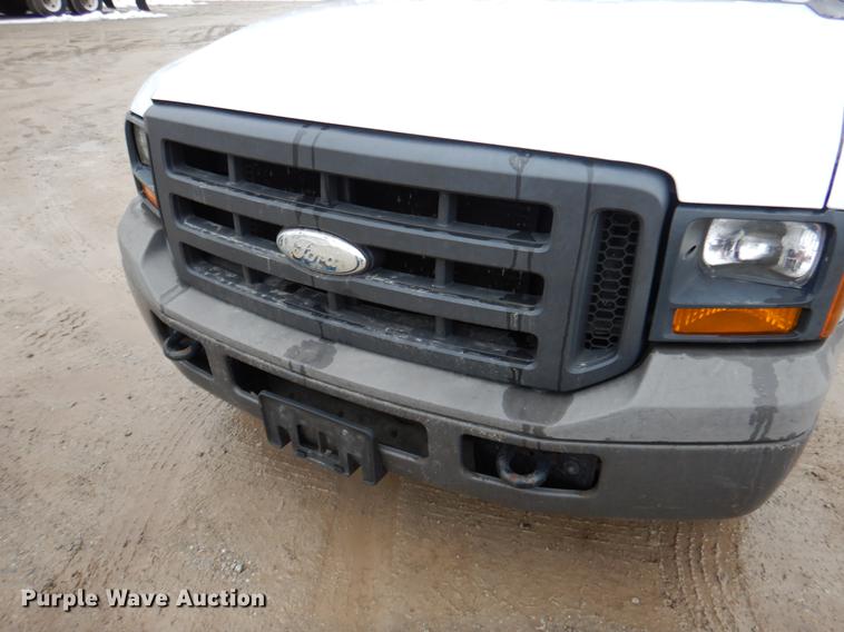 image for item DY9783 2005 Ford F250 Super Duty XL pickup truck