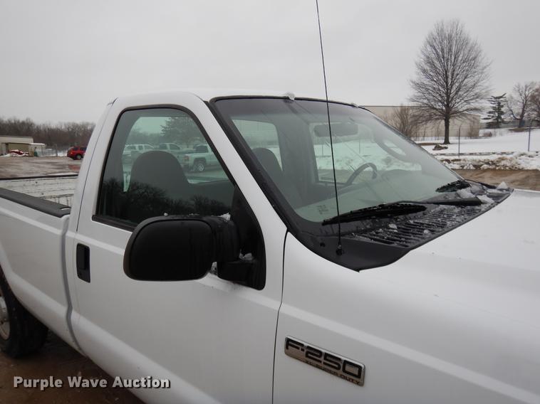 image for item DY9783 2005 Ford F250 Super Duty XL pickup truck