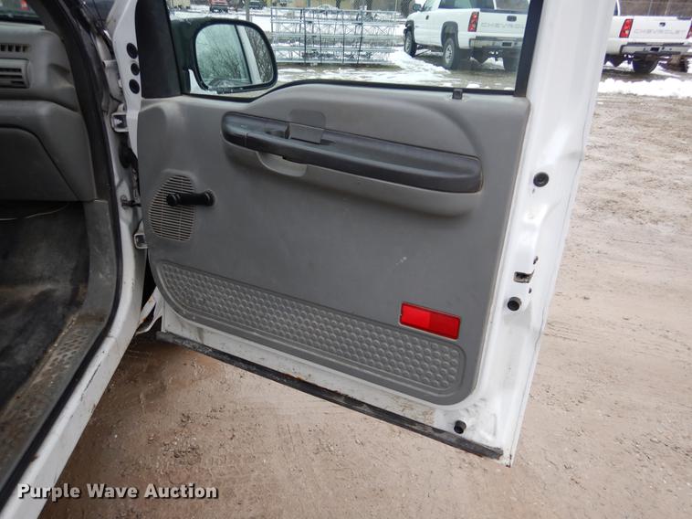 image for item DY9783 2005 Ford F250 Super Duty XL pickup truck