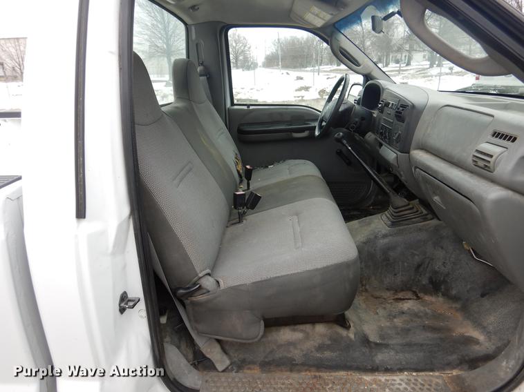 image for item DY9783 2005 Ford F250 Super Duty XL pickup truck