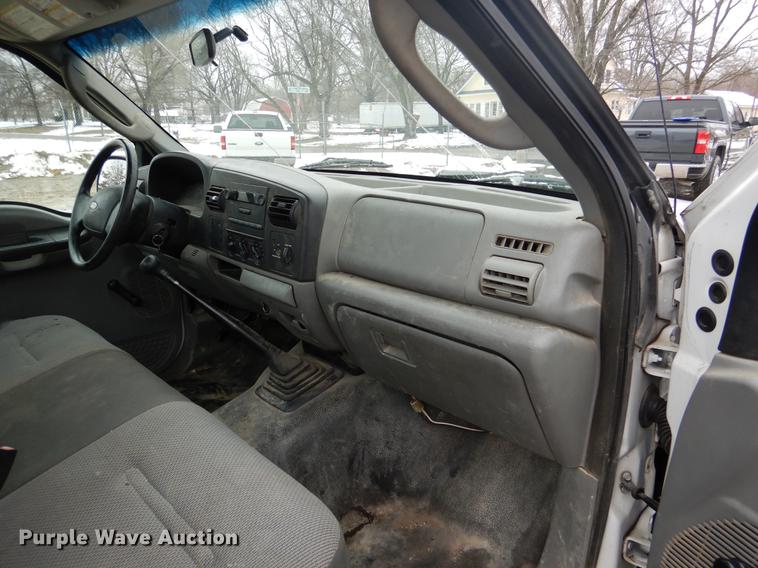 image for item DY9783 2005 Ford F250 Super Duty XL pickup truck