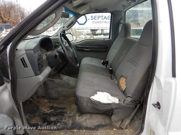 image for item DY9783 2005 Ford F250 Super Duty XL pickup truck