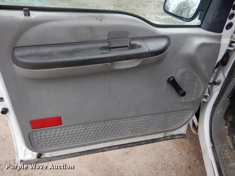 image for item DY9783 2005 Ford F250 Super Duty XL pickup truck