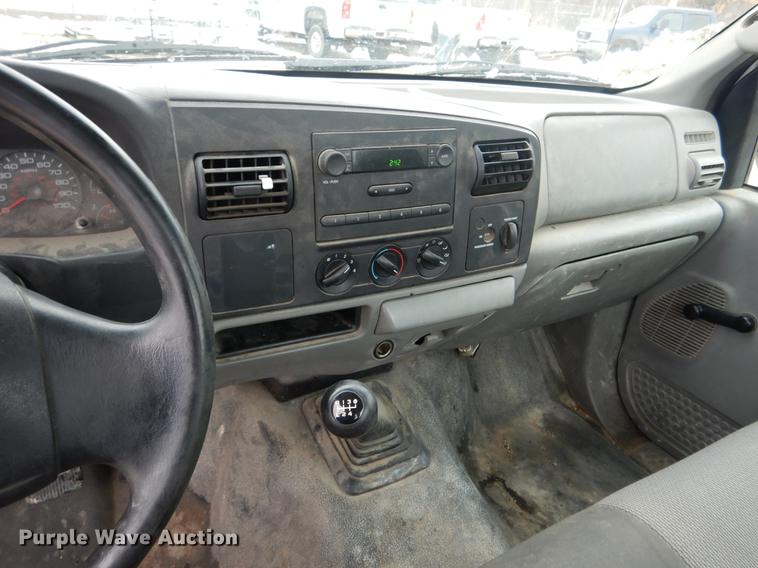 image for item DY9783 2005 Ford F250 Super Duty XL pickup truck