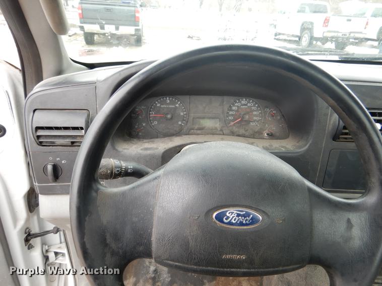 image for item DY9783 2005 Ford F250 Super Duty XL pickup truck