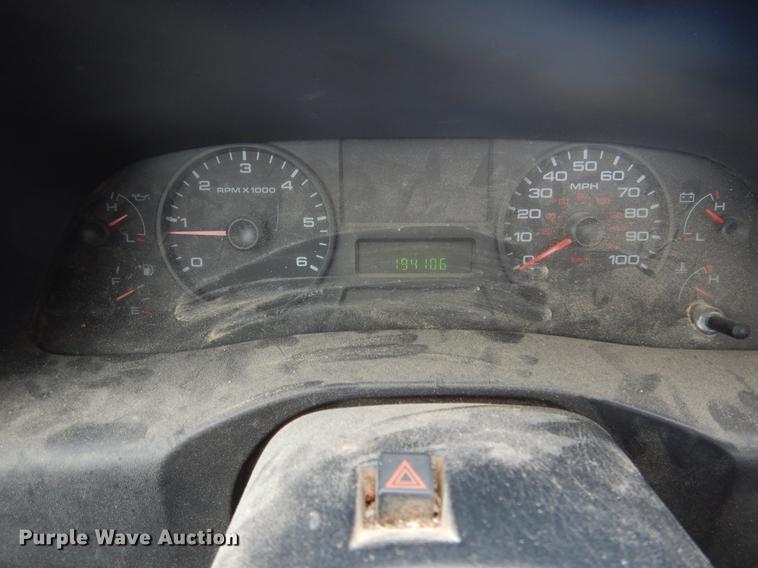 image for item DY9783 2005 Ford F250 Super Duty XL pickup truck