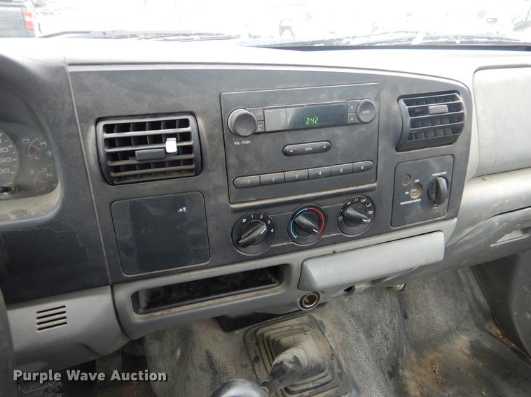 image for item DY9783 2005 Ford F250 Super Duty XL pickup truck