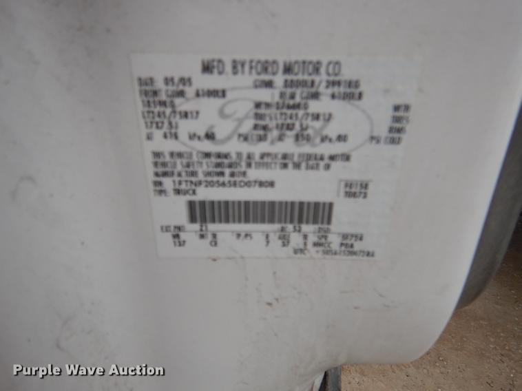 image for item DY9783 2005 Ford F250 Super Duty XL pickup truck