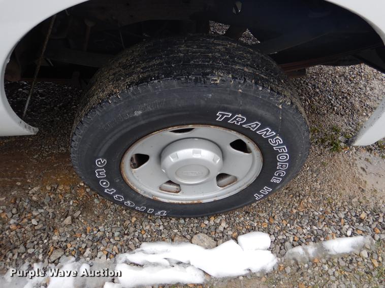 image for item DY9783 2005 Ford F250 Super Duty XL pickup truck