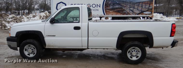 image for item DY9785 2005 Chevrolet Silverado 2500HD pickup truck
