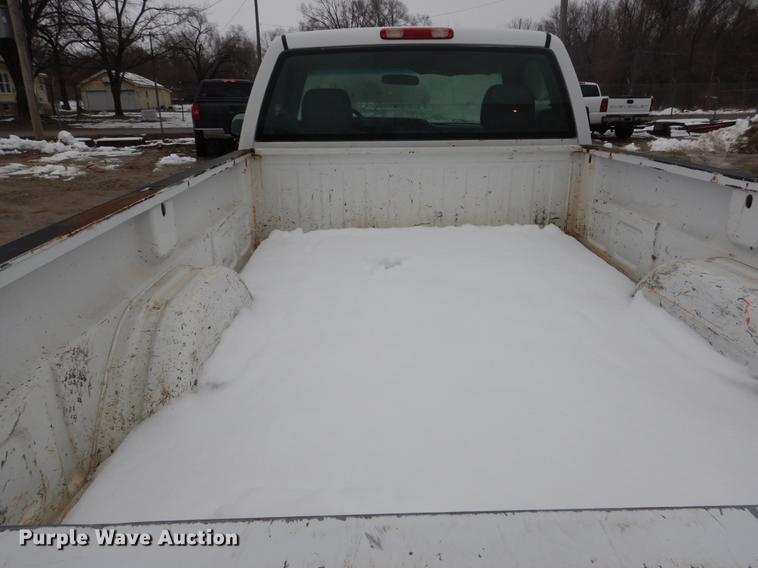 image for item DY9785 2005 Chevrolet Silverado 2500HD pickup truck