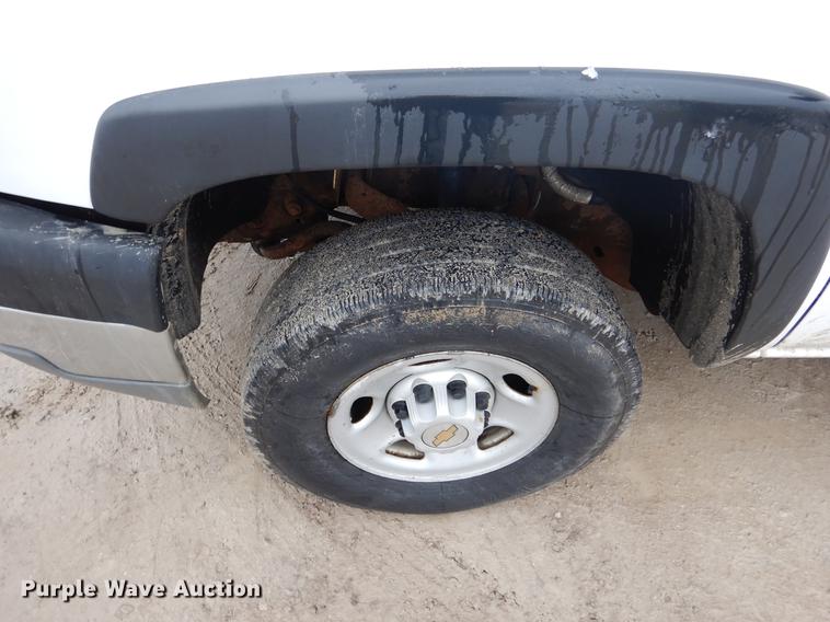 image for item DY9785 2005 Chevrolet Silverado 2500HD pickup truck