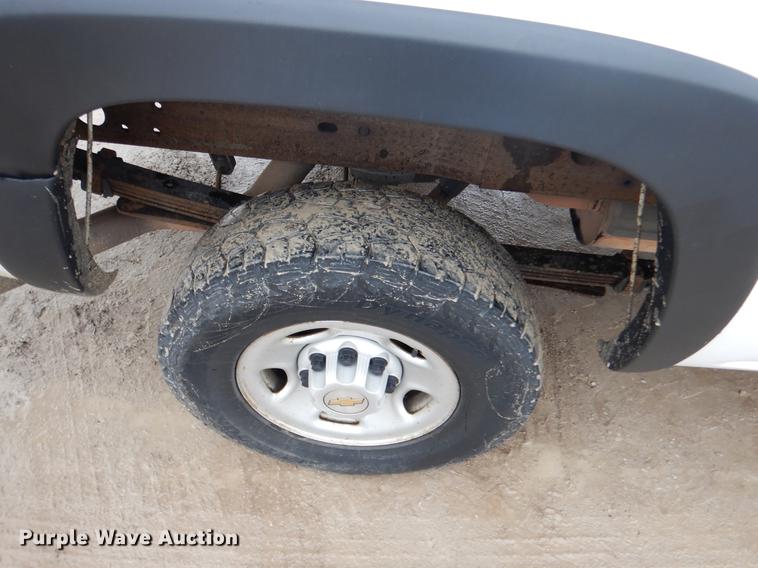 image for item DY9785 2005 Chevrolet Silverado 2500HD pickup truck