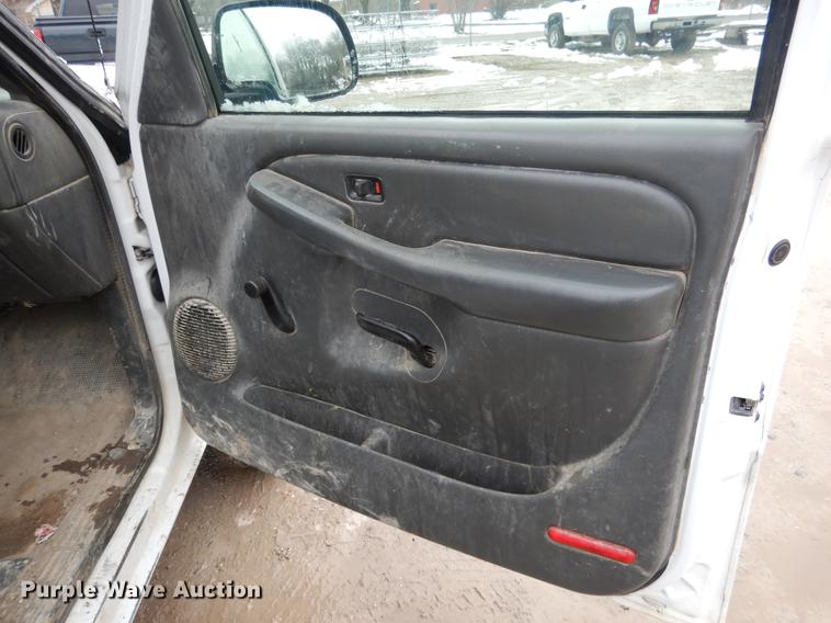 image for item DY9785 2005 Chevrolet Silverado 2500HD pickup truck