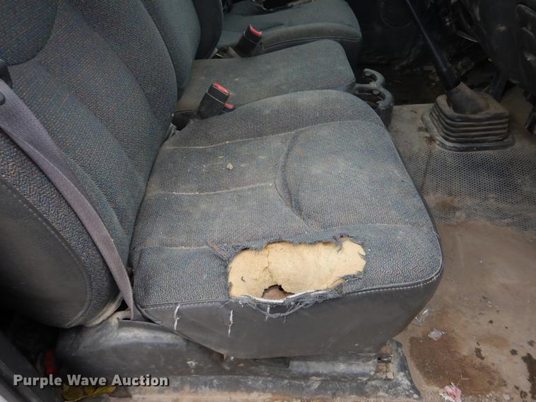 image for item DY9785 2005 Chevrolet Silverado 2500HD pickup truck